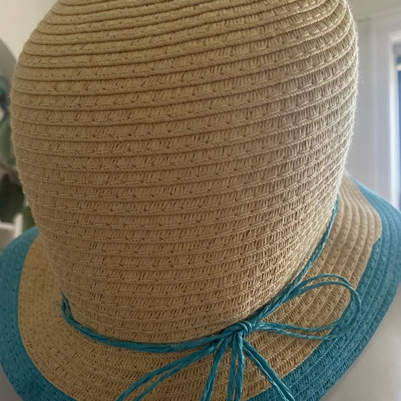 Beach hat - Picture 2 of 4